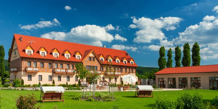 Úžasný pobyt v Hoteli Malvázia**** s wellness, rozsiahlym areálom s parkom a jazerom