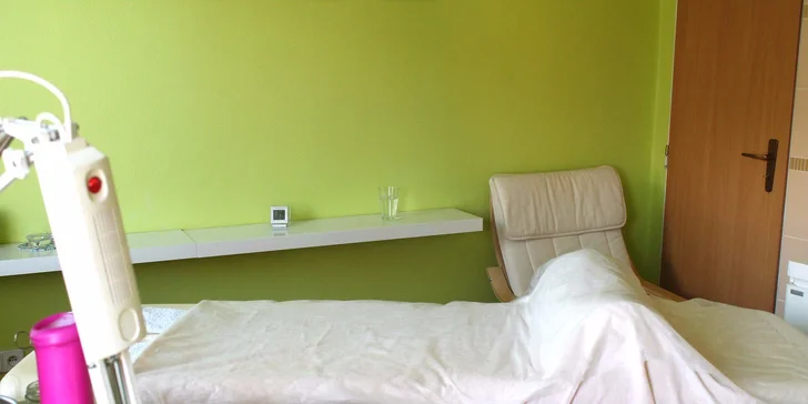 Masáž chrbta sklenenými bankami alebo luxusná aromamasáž