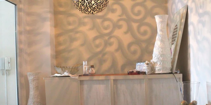 Masáž chrbta sklenenými bankami alebo luxusná aromamasáž