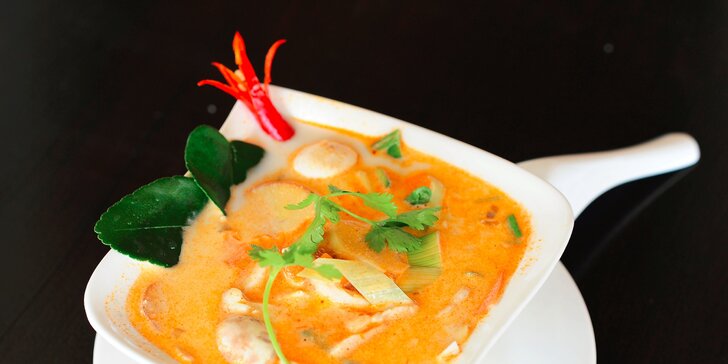 Pravá thajská polievka Tom yum a Green kari pre 1 alebo 2 osoby