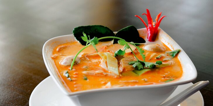 Pravá thajská polievka Tom yum a Green kari pre 1 alebo 2 osoby