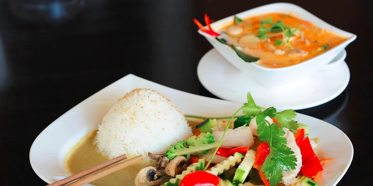 Pravá thajská polievka Tom yum a Green kari pre 1 alebo 2 osoby
