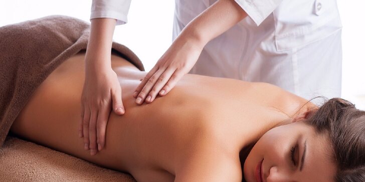 Anticelulitídna masáž so škoricovým zábalom alebo klasická masáž chrbta