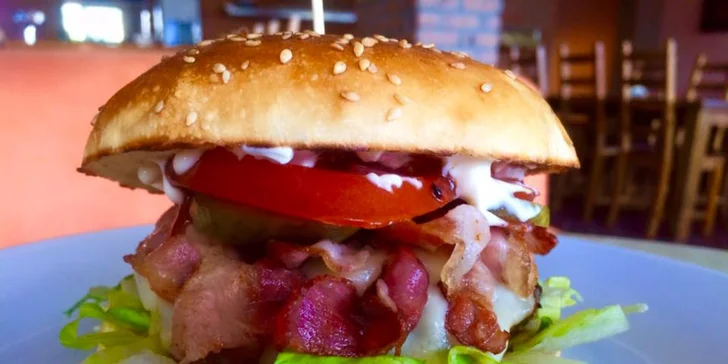 Perfektný burger v novootvorenej reštaurácii City Burger. Obohatené o chutnú novinku Bacon Burger!