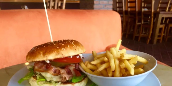 Perfektný burger v novootvorenej reštaurácii City Burger. Obohatené o chutnú novinku Bacon Burger!