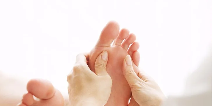 Aromaterapeutická masáž Raindrop alebo masáž lávovými kameňmi
