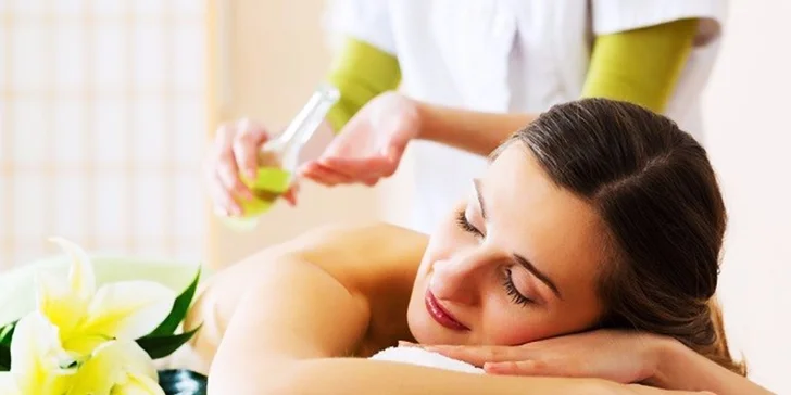 Aromaterapeutická masáž Raindrop alebo masáž lávovými kameňmi