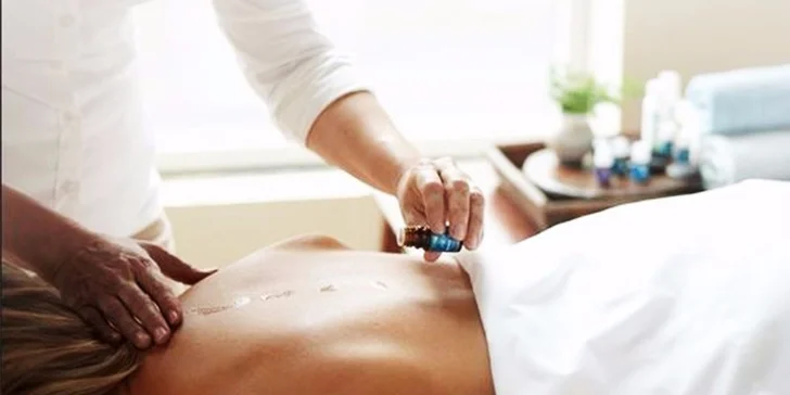 Aromaterapeutická masáž Raindrop alebo masáž lávovými kameňmi