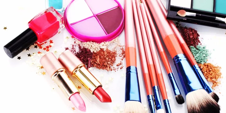 Na letné večery aj do práce! Slávnostné líčenie či kurz sebalíčenia s Mary Kay