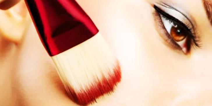Na letné večery aj do práce! Slávnostné líčenie či kurz sebalíčenia s Mary Kay
