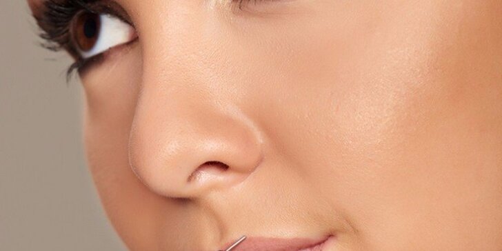Permanentný make-up obočia čiarkovanou metódou alebo pier