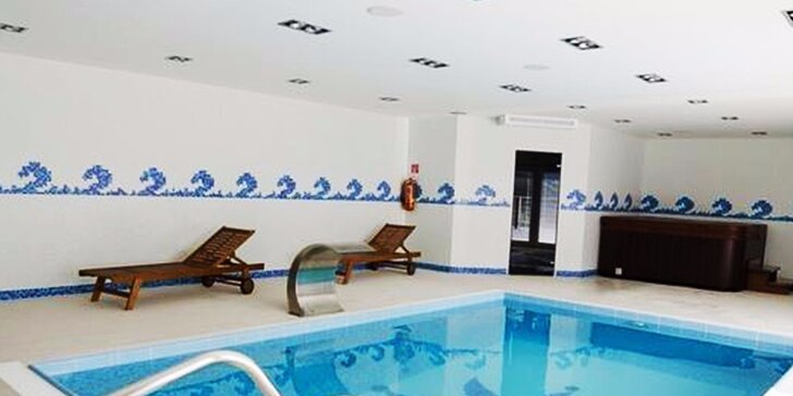 Privátny vstup do bazéna s welness pre dvoch alebo celú rodinu vo wellness penzióne Kunerád