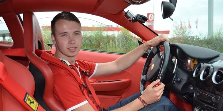 Nezabudnuteľná jazda na LAMBORGHINI alebo FERRARI!
