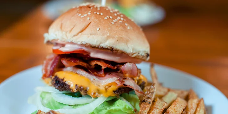 Najchutnejšie burgre v Starom Meste - na výber päť druhov, aj 800g mega burger!