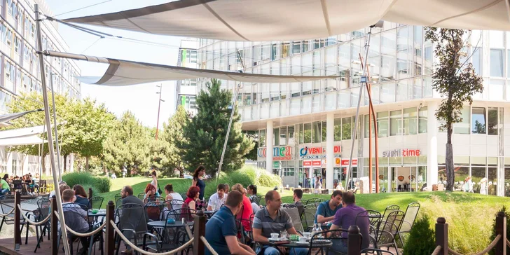 Koláč a chutná talianska káva z vlastnej pražiarne