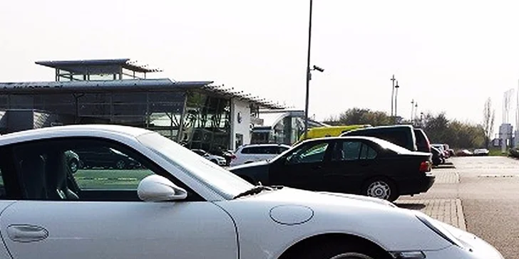 Je tu opäť parádna jazda ikonou PORSCHE CARRERA 911!