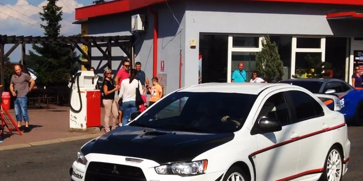 Jazda na BMW, Mitsubishi či Porsche ako vodič alebo spolujazdec