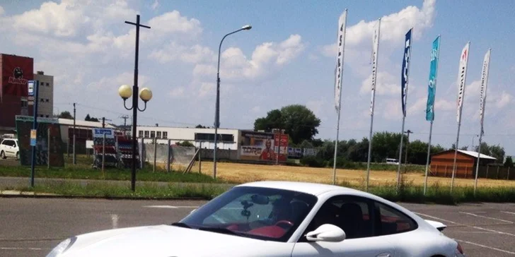 Jazda na BMW, Mitsubishi či Porsche ako vodič alebo spolujazdec