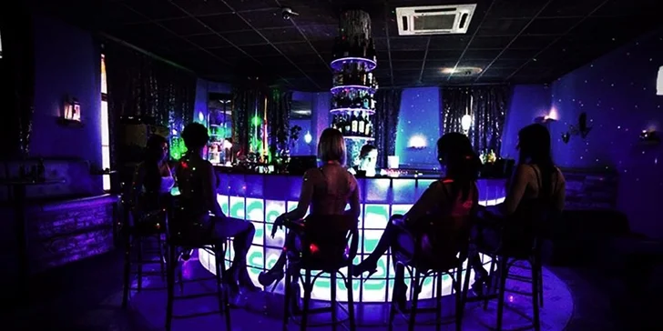 Súkromný strip tanec vo VIP salóniku v BOOBIES club