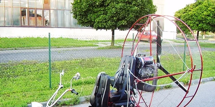 Motorový paragliding tandem - vyhliadkový let Airchopperom, okolie Trenčín alebo Bratislava
