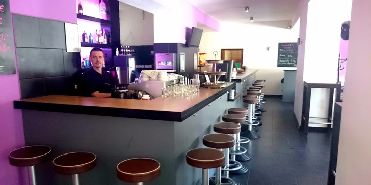 Ochutené Latte Machiato alebo varené víno so škoricou a ovocím