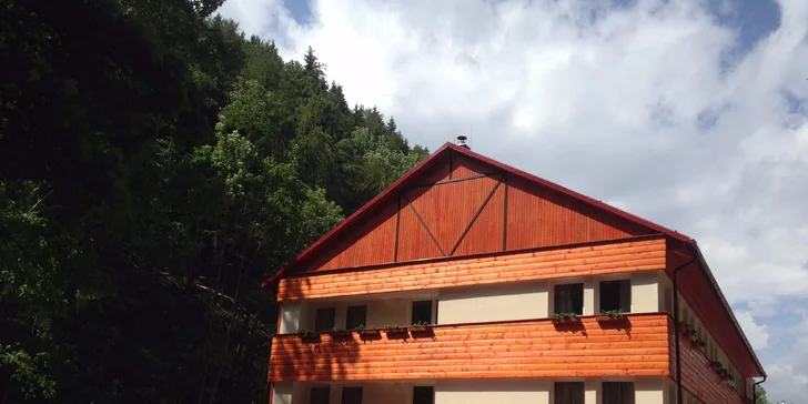 Jar pod Donovalmi v tichom prostredí pri prameňoch liečivej minerálnej vody v Korytnici
