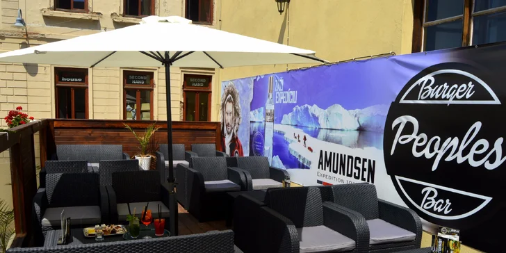 Osviežte sa s ľadovou káva Frappé v Peoples
