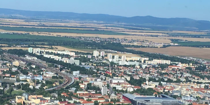 Až 45-minútový let lietadlom s možnosťou pilotovania