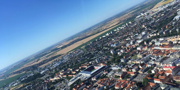 Až 45-minútový let lietadlom s možnosťou pilotovania
