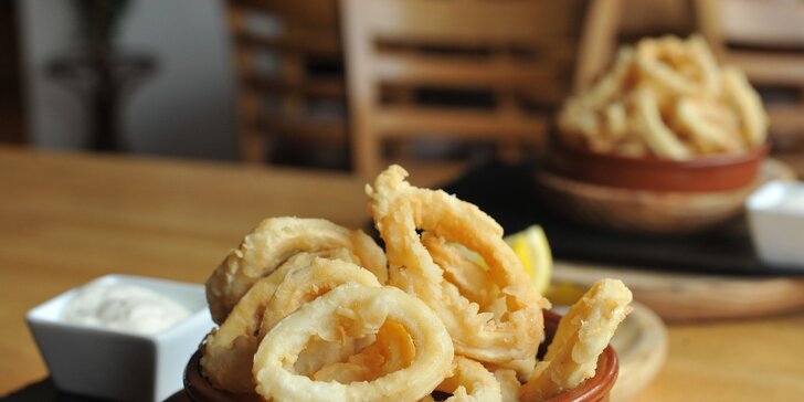Pravá španielska paella alebo vyprážané kalamáre s cesnakovou omáčkou