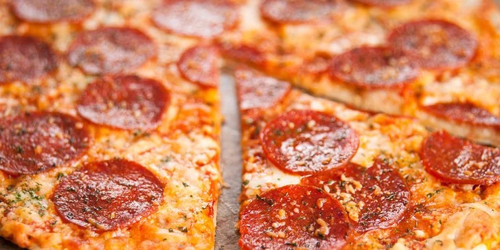 Skvelá XL pizza pre dvoch v Pizza & Restaurant Mamma Mia v Auparku