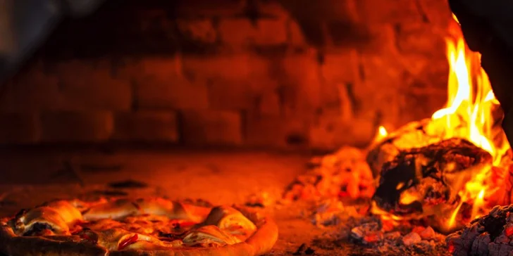 XL Pizza podľa vášho výberu vo WELL DONE restaurant & drink