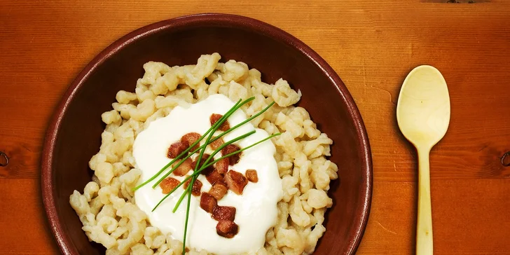 Obrovská porcia (600 g) bryndzových halušiek so slaninkou v Haluškárni