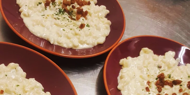 Obrovská porcia (600 g) bryndzových halušiek so slaninkou v Haluškárni
