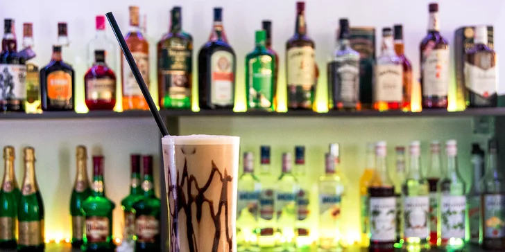 Osviežte sa s ľadovou káva Frappé v Peoples