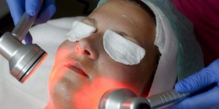 Ošetrenie HydraFacial® s Omniluxom® a hĺbkové čistenie lekárskou kozmetikou Medik 8