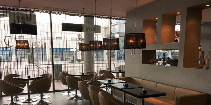 Luxusná súkromná párty s konzumáciou 300 € v cene pre 30 osôb v Day & Night cafe