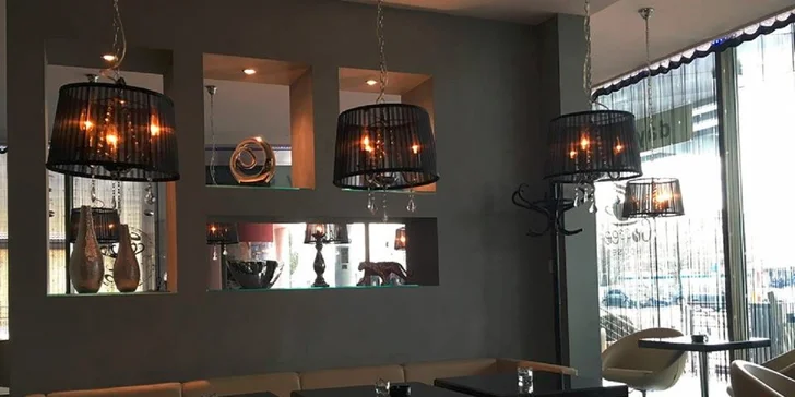 Luxusná súkromná párty s konzumáciou 300 € v cene pre 30 osôb v Day & Night cafe