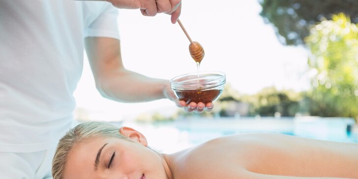 Medová masáž alebo bankovanie, klasická masáž s chladivým zábalom alebo peeling s masážou zo soli z Mŕtveho mora