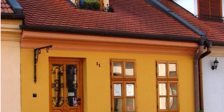 Hĺbkové čistenie, lifting s kyselinou hyalurónovou alebo masáž tváre, krku a dekoltu
