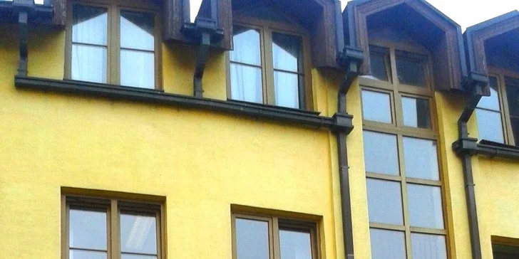 Kozmetické ošetrenie pleti prístrojom, zábal rúk či lymfodrenáž tváre