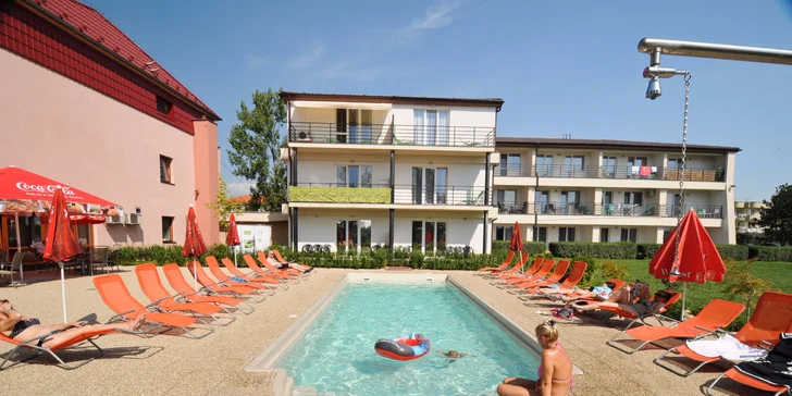 Letná dovolenka na seneckých jazerách s wellnessom vo Wellness Hoteli Relax