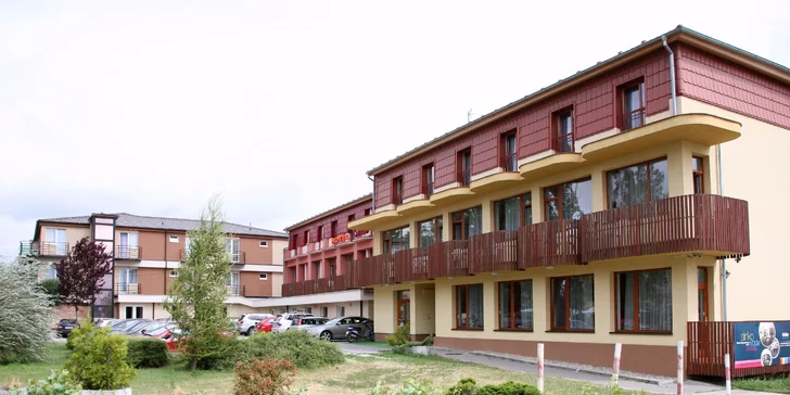 Letná dovolenka na seneckých jazerách s wellnessom vo Wellness Hoteli Relax