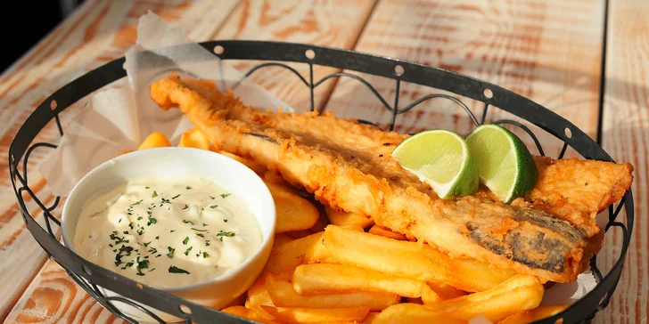 Burger Jack Daniels Royal alebo Fish & Chips v HANGAR Restaurant