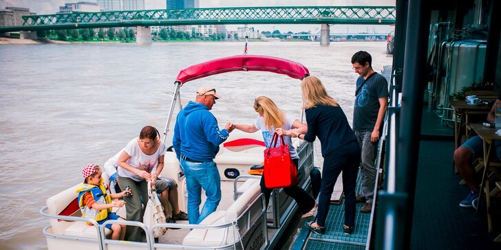 Letné miniplavby párty člnom po Dunaji aj s občerstvením v Dunajskom pivovare