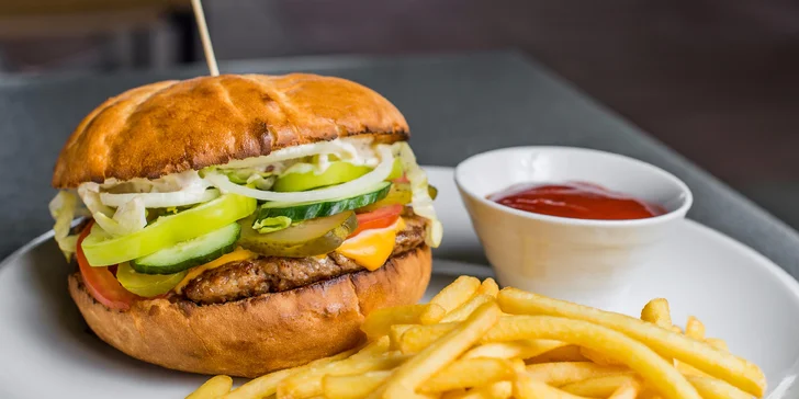 Hovädzí burger s hranolčekmi a omáčkou len pre Zľavomaťákov!