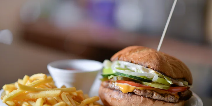 Hovädzí burger s hranolčekmi a omáčkou len pre Zľavomaťákov!