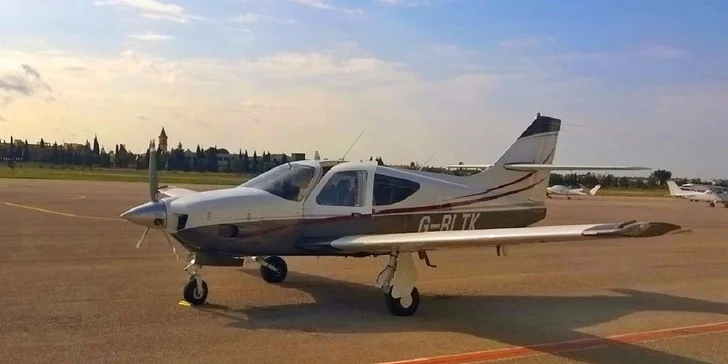 Vyhliadkový let pre 3 osoby s možnosťou pilotovania - pofičíte až 290 km/h!