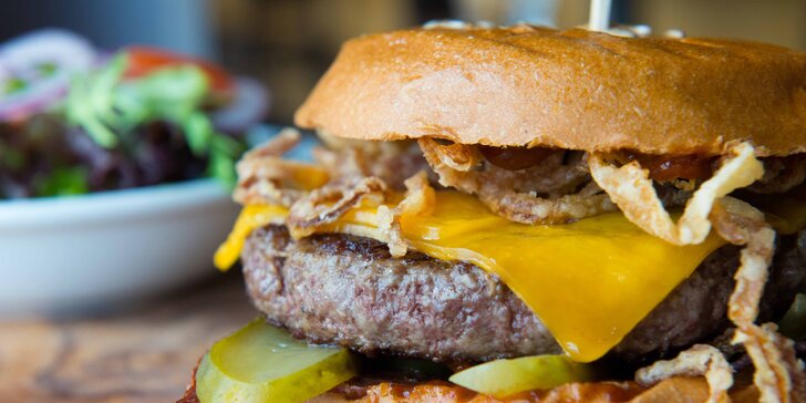 Ochutnajte medzi prvými v exkluzívnej gastronomickej predpremiére americký home made burger
