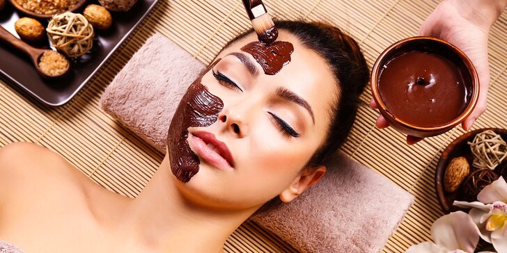 Čokoládové ošetrenie pleti aj s masážou tváre a dekoltu a úpravou obočia